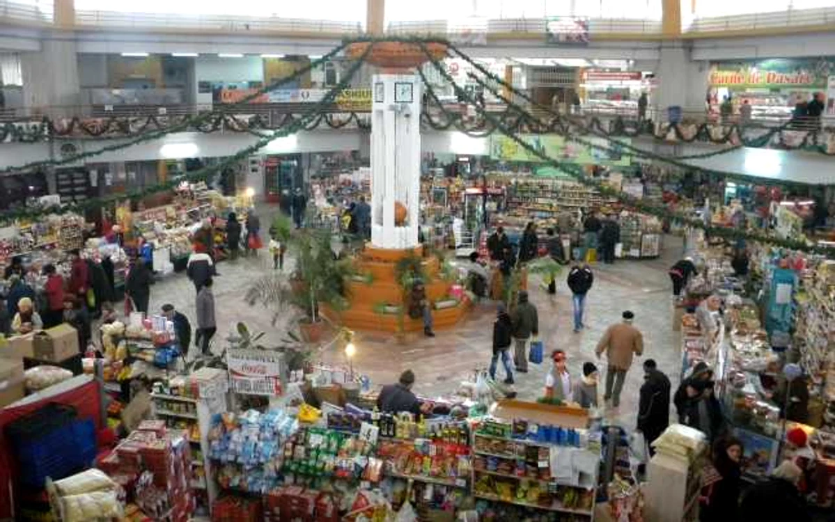 Halele Centrale, locul de „pelerinaj “de dinainte de Sărbători. FOTO: Dana Mihai