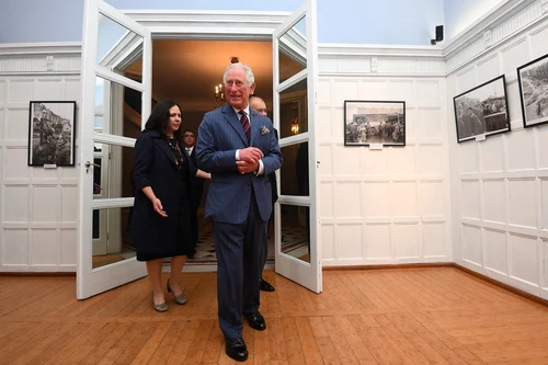 4 printul charles expozitie institutul cultural roman din londra revolutia din 1989 4 jpg jpeg