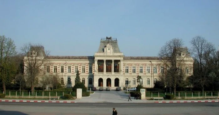 În palatul Administrativ funcţionează Prefectura Călăraşi