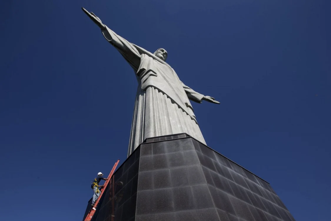 Au început lucrările de reparaţii la Statuia lui Isus Mântuitorul din Rio de Janeiro FOTO Felipe Dana