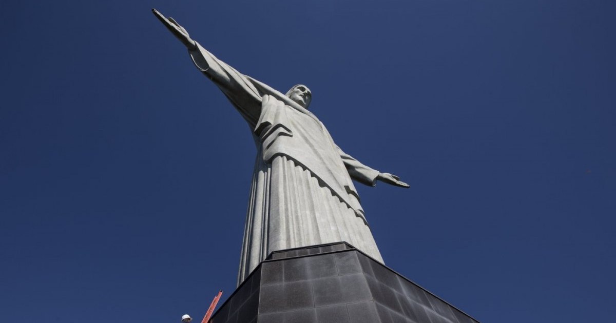 12 octombrie: Ziua în care a fost inaugurată statuia Isus Mântuitorul ...