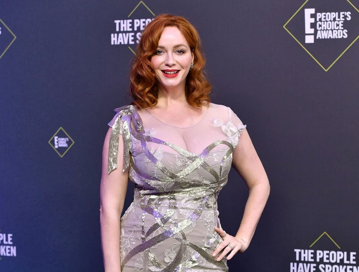 
    Christina Hendricks, cu un decolteu fenomenal la People's Choice Awards 2020 Foto: Profimedia  