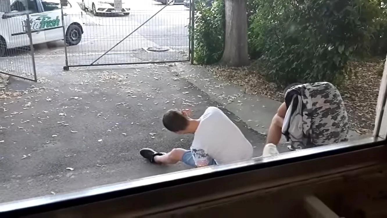 Numărul tinerilor din România care consumă droguri este sub media europeană FOTO Youtube (captură)