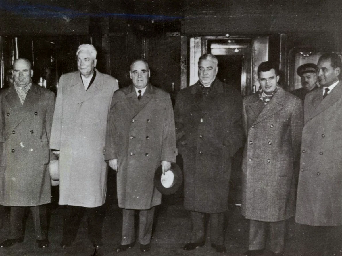 Plecarea la Moscova a delegației PCR pentru a participa la lucrările Congresului al XXII-lea al Partidului Comunist al Uniunii Sovietice (PCUS), în octombrie 1961 (© „Fototeca online a comunismului românesc”, cota: 26/1961)