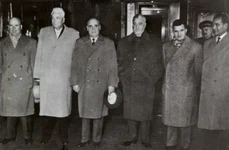 Plecarea la Moscova a delegației PCR pentru a participa la lucrările Congresului al XXII-lea al Partidului Comunist al Uniunii Sovietice (PCUS), în octombrie 1961 (© „Fototeca online a comunismului românesc”, cota: 26/1961)