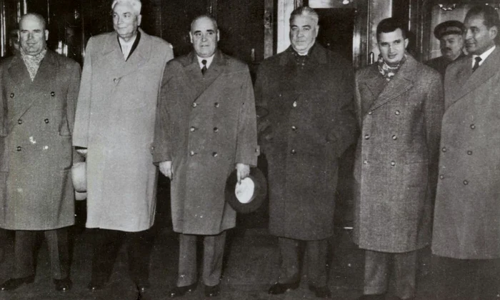 Plecarea la Moscova a delegației PCR pentru a participa la lucrările Congresului al XXII-lea al Partidului Comunist al Uniunii Sovietice (PCUS), în octombrie 1961 (© „Fototeca online a comunismului românesc”, cota: 26/1961)