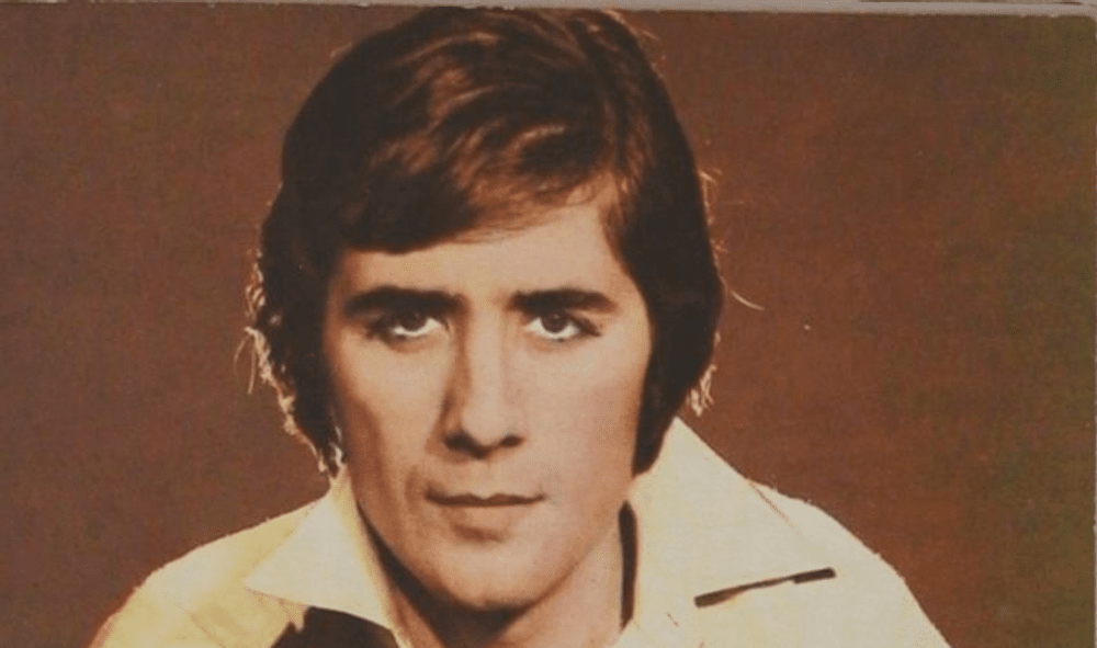 Cornel Constantiniu împlinește 78 de ani. Melodii memorabile cântate de idolul anilor ’70, primul câștigător al trofeului „Steaua fără nume“ VIDEO 