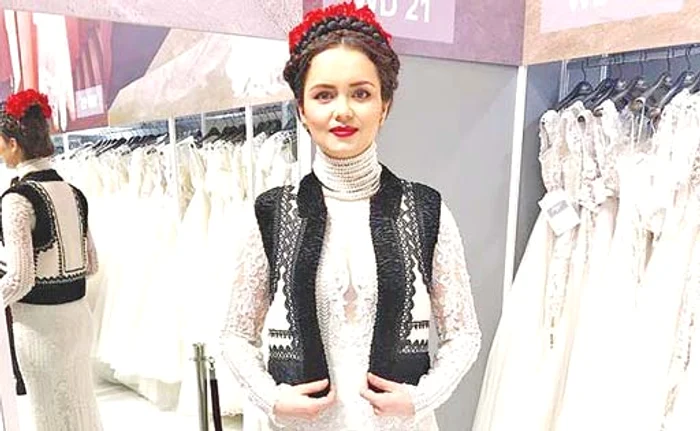 Angelica Flutur a defilat pe podiumul de modă