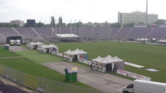 Pregătire stadion Diskioteka FOTO Both