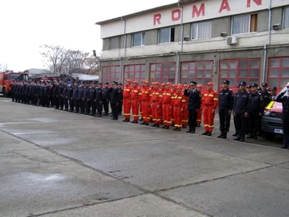 Mai multe cadre ISU au îndeplinit stagiul minim în grad