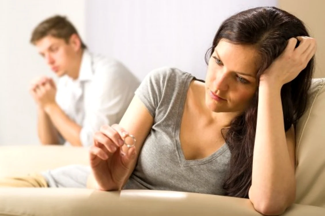 Sociologii au observat că persoanele care se căsătoresc după vârsta de 32 de ani au un risc mai mare de divorţ/FOTO www.mayowynnebaxter.co.uk