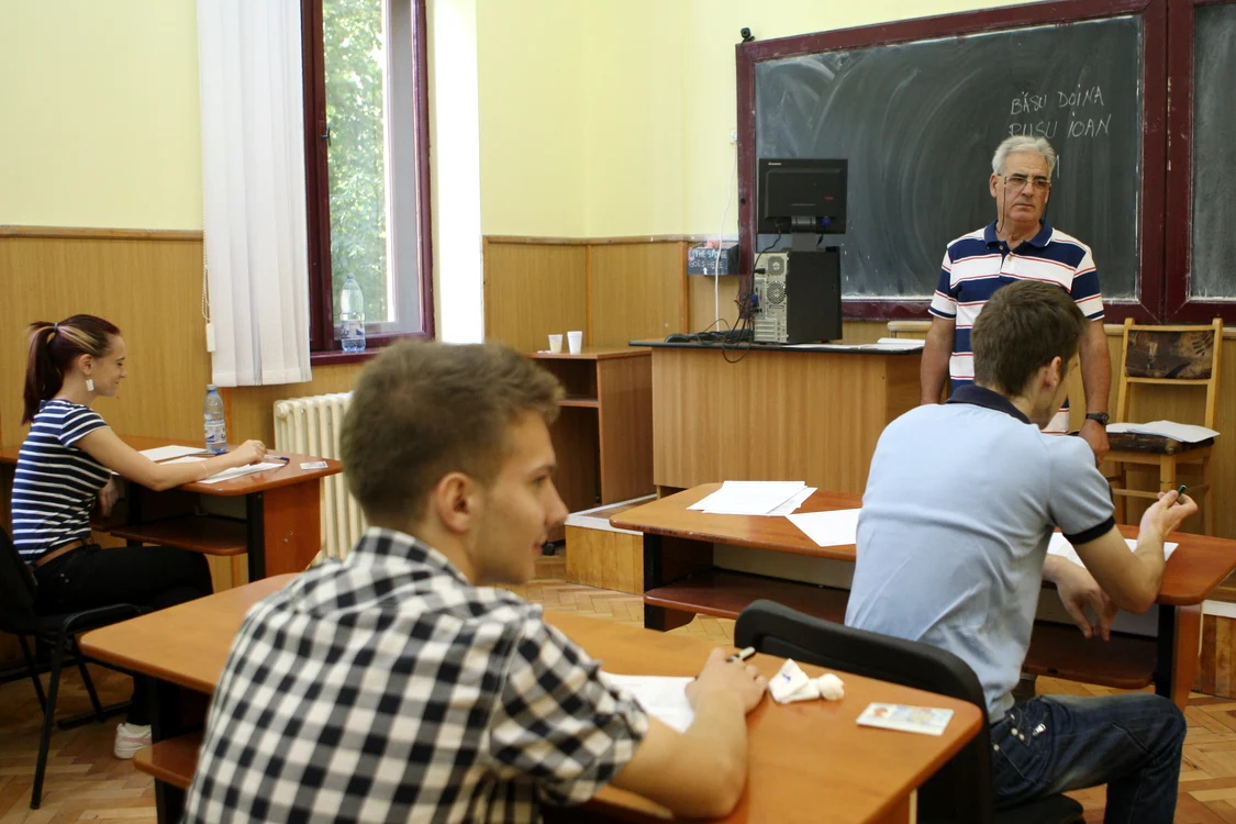 
    Tupeul elevului în faţa profesorului a fost fără marginiFoto: Click!  