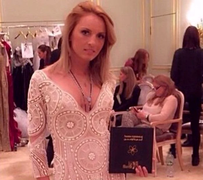 Elena a strălucit la propriu într-o rochie din aur şi diamante