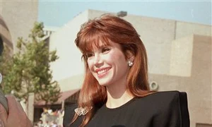 Victoria Principal acorda un interviu cu ocazia decernării Premiilor Emmy, în Los Angeles  Totul se întâmpla pe 20 septembrie 1987  Victoria tocmai ce punea punct celui de al doilea său mariaj  jpeg
