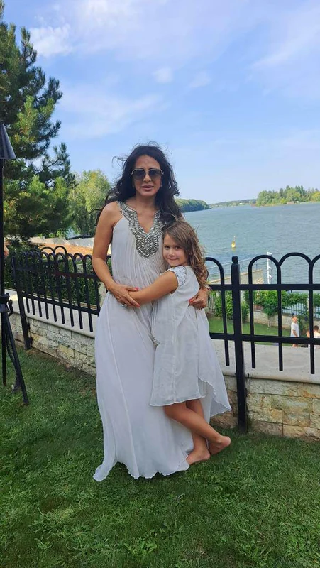 Oana Mizil arată impecabil. Sursă: Facebook