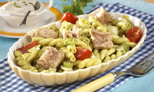salata de paste cu peste jpeg