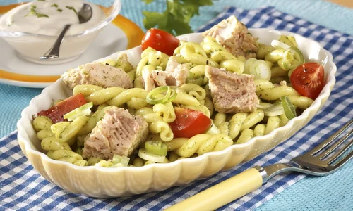 salata de paste cu peste jpeg