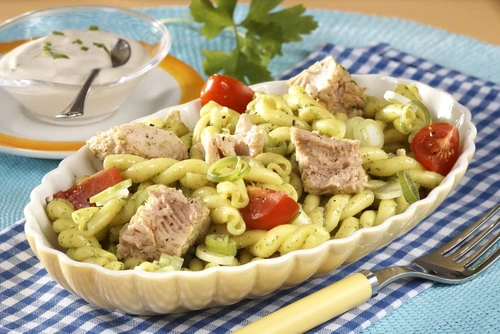 salata de paste cu peste jpeg