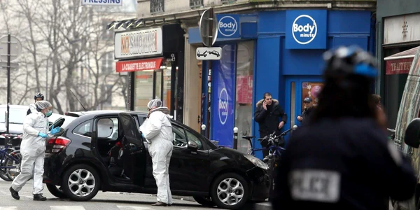Masina cu care ar fi fugit atacatorii de la Paris Charlie Hebdo FOTO AP 