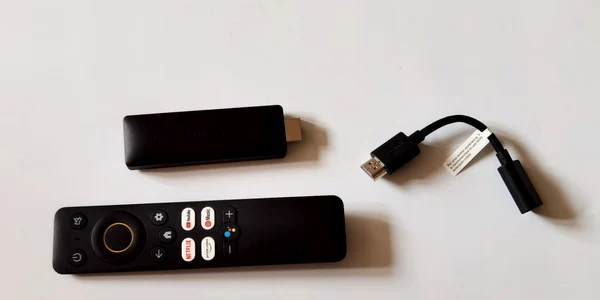 realme 4K Smart Google TV Stick FOTO Adrian Pogîngeanu
