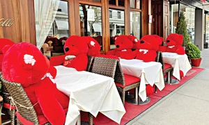 Restaurantul Nello’s din New York  a invitat la terasă nişte ursuleţi de pluş jpeg