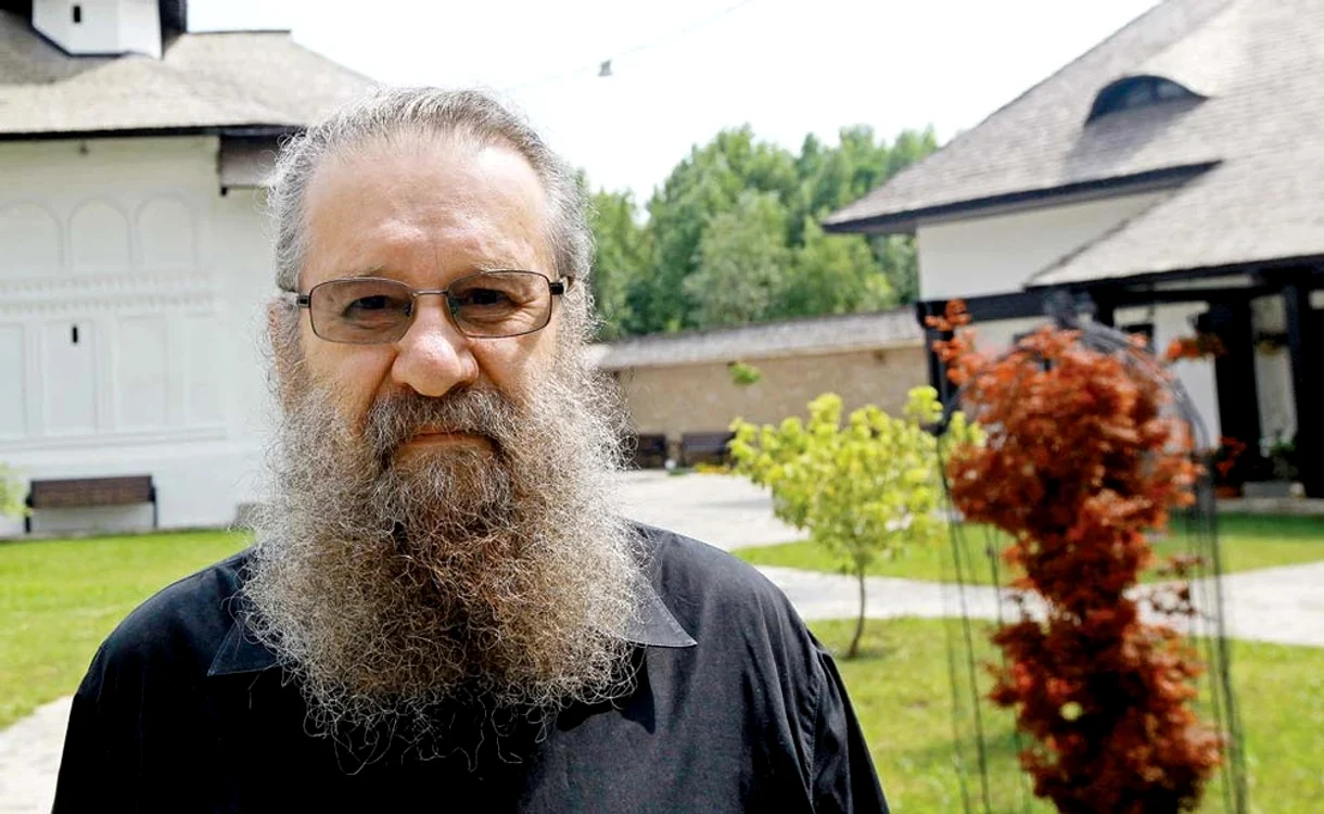 Mihai Coadă stă la o mânăstire