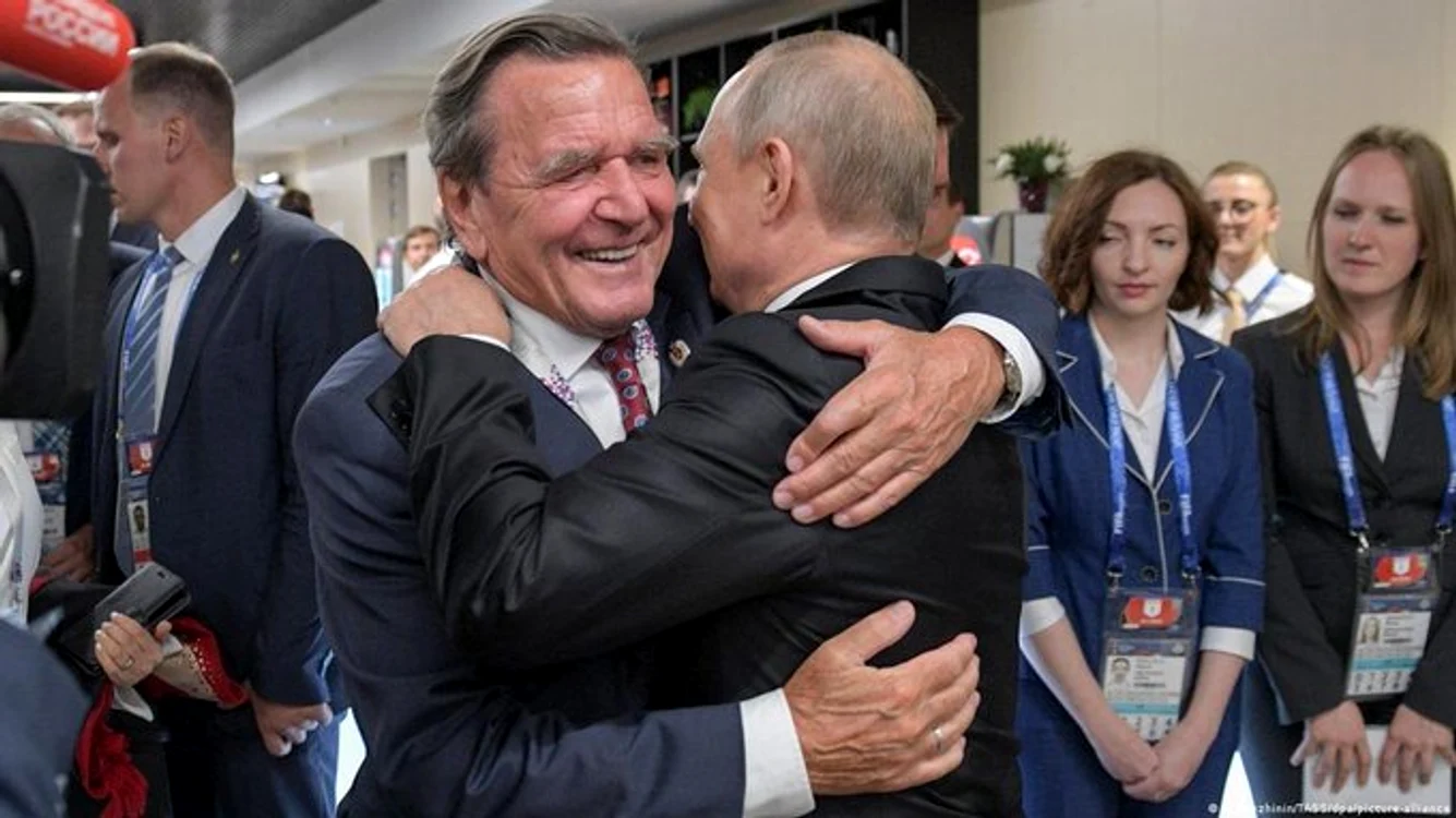 Vladimir Putin s-a întâlnit cu fostul cancelar german Gerhard Schröder