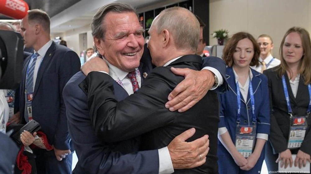 Vladimir Putin s-a întâlnit cu fostul cancelar german Gerhard Schröder, pe care-l vrea mediator în negocierile cu Europa