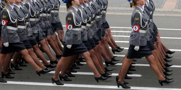 Poliţistele din Rusia disciplinate din cauza fustelor prea scurte FOTO Demotix.ro