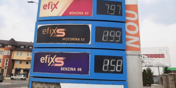 Carburanţii nu s-au scumpit atât de mult cât s-au temut românii FOTO Ioan Buciumar