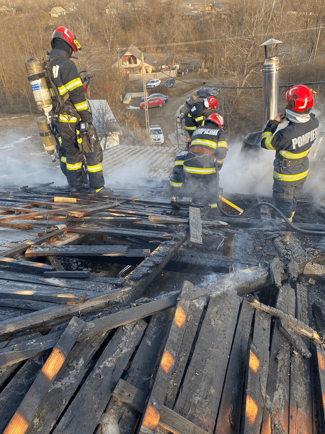Incendiu la un adăpost de animale din Suceava. FOTO: Arhivă