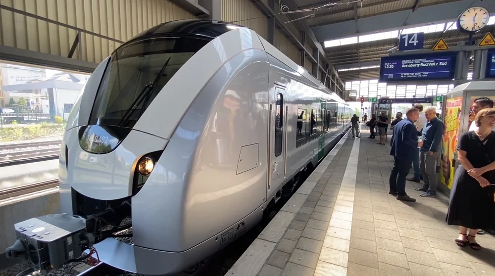 Un român beat a blocat trenurile de mare viteză din Germania. A intrat pe jos într-un tunel după ce sărbătorise eliberarea din închisoare