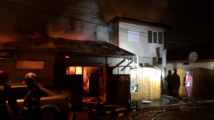 Pompierii au intervenit la fața locului cu 14 autospeciale