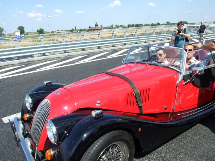 Autografe şi admiratori la Autostrada Soarelui