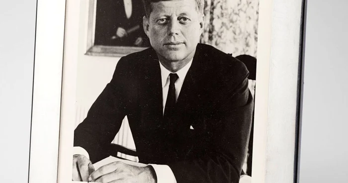 Cadou primit de regina Elisabeta a II-a din partea lui John F. Kennedy FOTO Royal Colection