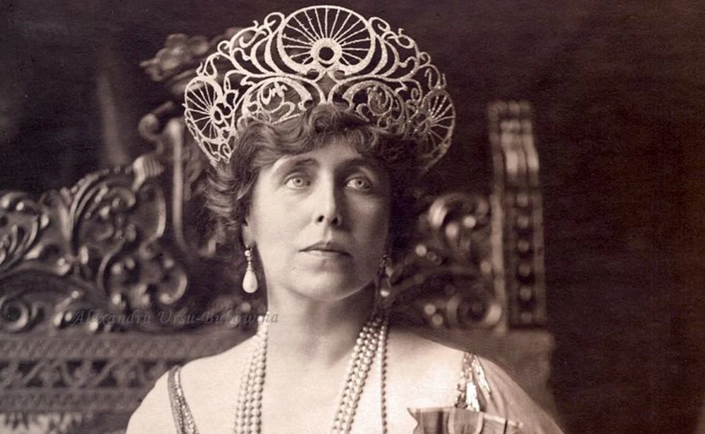 Parfumul unic al Reginei Maria, cel mai bine vântul la Paris după cel al Prințesei Diana. Cât costă „Mon Boudoir”