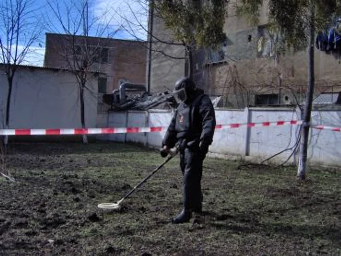 Turnu Severin: Grenadă în gunoiul menajer