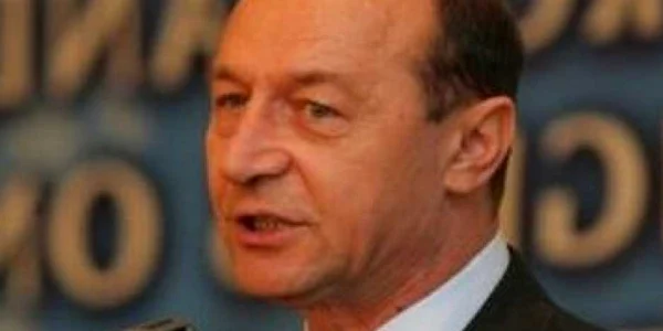 Băsescu: Nu este permis ca în asistenţa socială să avem mai mulţi salariaţi decât asistaţi