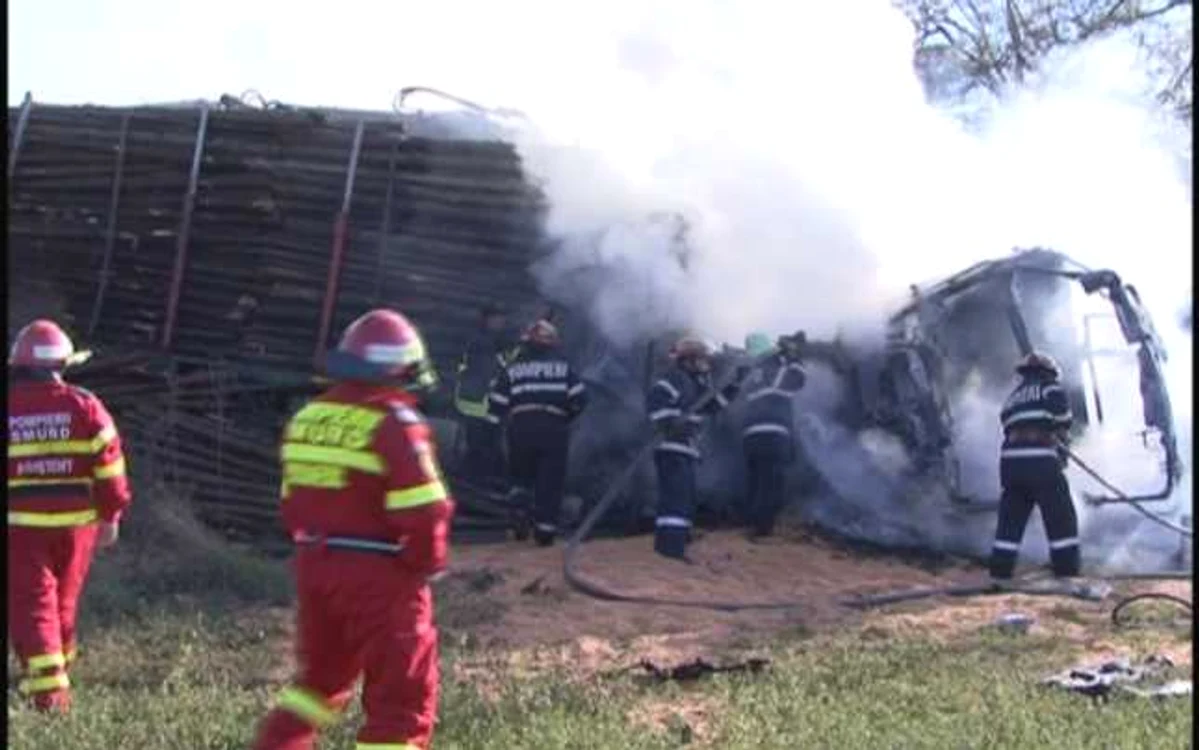 Tirurile au luat foc imediat după impact. FOTObrasovultau.ro