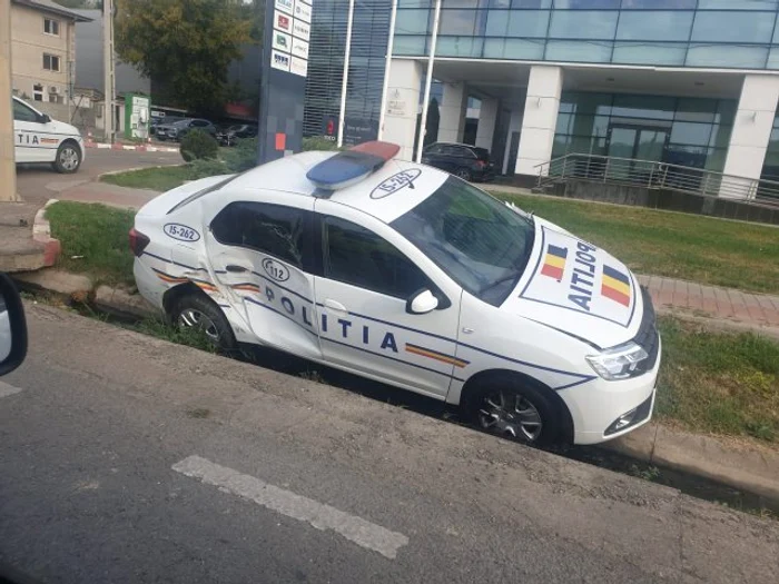 Una dintre masinile de Poliție implicată în accidentul de la Iași