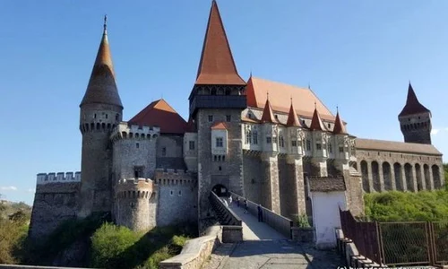Spargere la Castelul Corvinilor: hoţii au furat încasările după cel mai aglomerat sfârşit de săptămână   jpeg