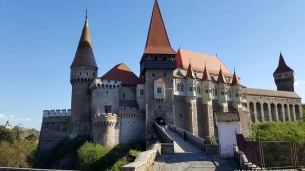 Spargere la Castelul Corvinilor: hoţii au furat încasările după cel mai aglomerat sfârşit de săptămână   jpeg