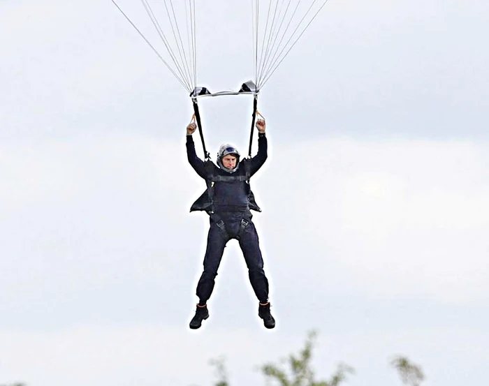 A făcut un  salt cu  paraşuta  de la 3.050 m