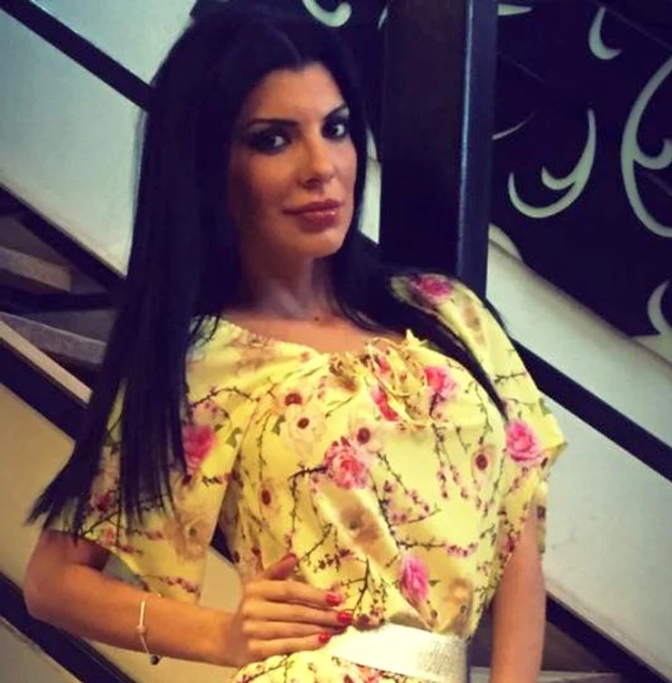 
    Andreea Tonciu şi-a făcut rinoplastie şi şi-a schimbat silicoanele cu unele mai marifoto: arhiva personală  