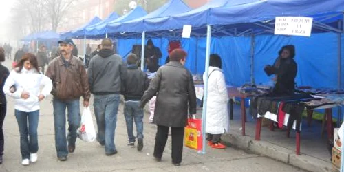 Vânzătorii își atrag clienții cu „prețuri de criză”