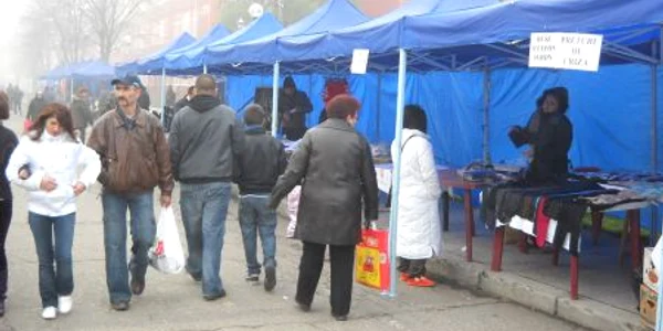 Vânzătorii își atrag clienții cu „prețuri de criză”