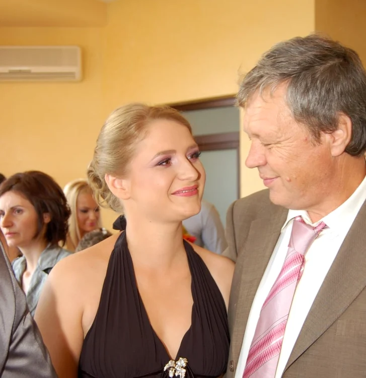 
    Daniela Spak, alături de tatăl ei, Constantin Spak, la o petrecerefoto: Facebook  