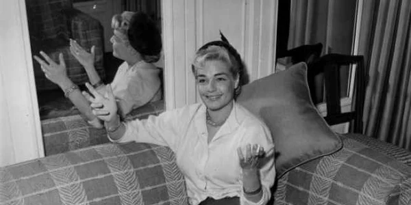  Simone Signoret