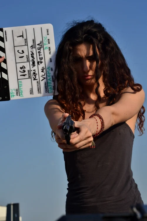 Claudia a studiat actoria la Los Angeles şi adoră meseria de actriţă