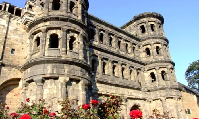 Porta Nigra, comoara din Trier jpeg